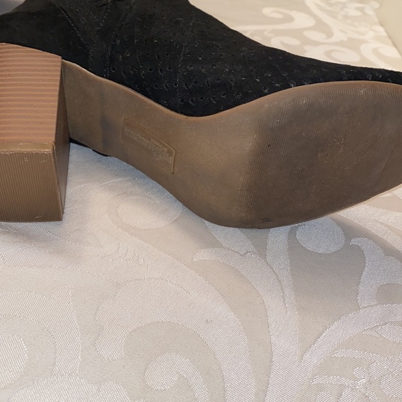 EUC Fergalicious size 10 black booties, open toe - Picture 4 of 6